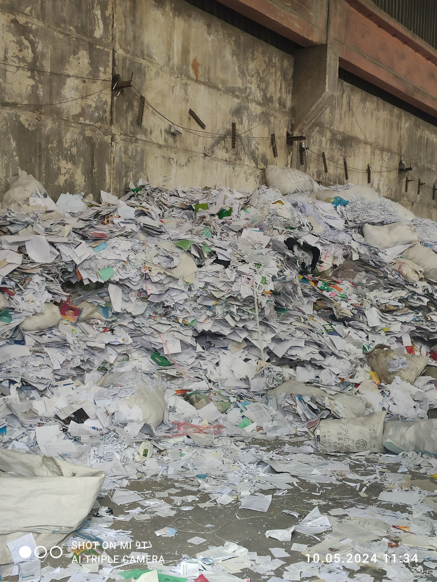 Oq qoĝoz kitob daftar plasmassa plastik olamiz