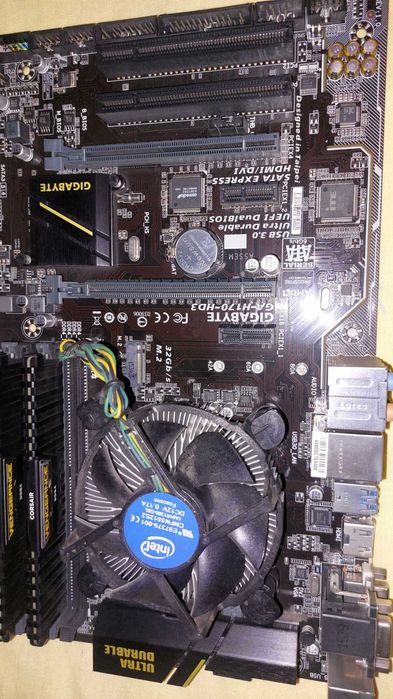 Продавам дъно DDR4 , 4-ядра процесор, 2 рам DDR4 и захранване 650W