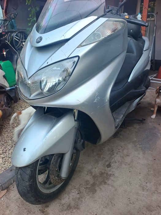 Vând/Schimb 2 scutere . Motoare de 400 și 125