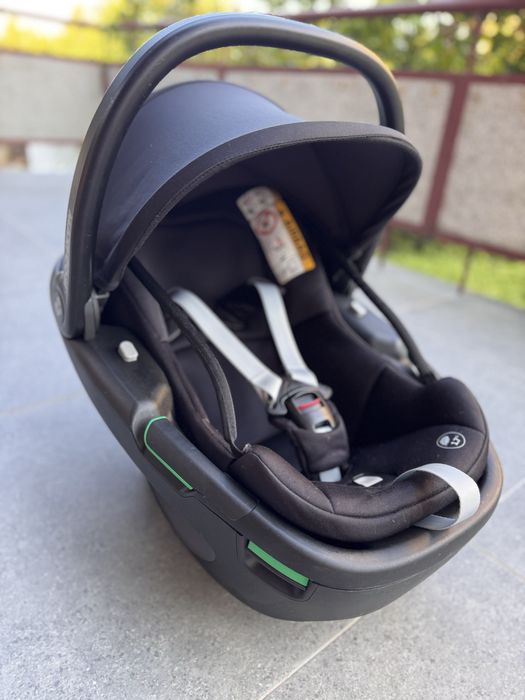 Столче за кола и база Maxi Cosi Family Fix 360 и Coral 360 ПЕРФЕКТНИ