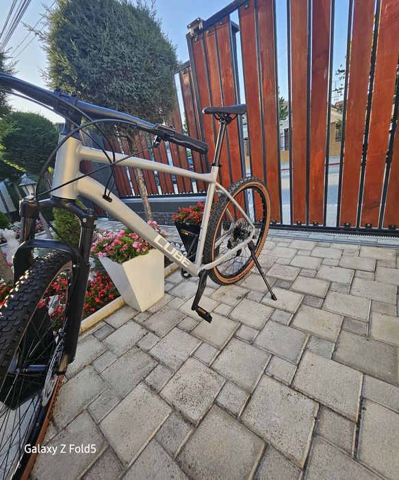 Bicicleta CUBE Attention Pro cadrul 24", roti 29" , Gri metalizat