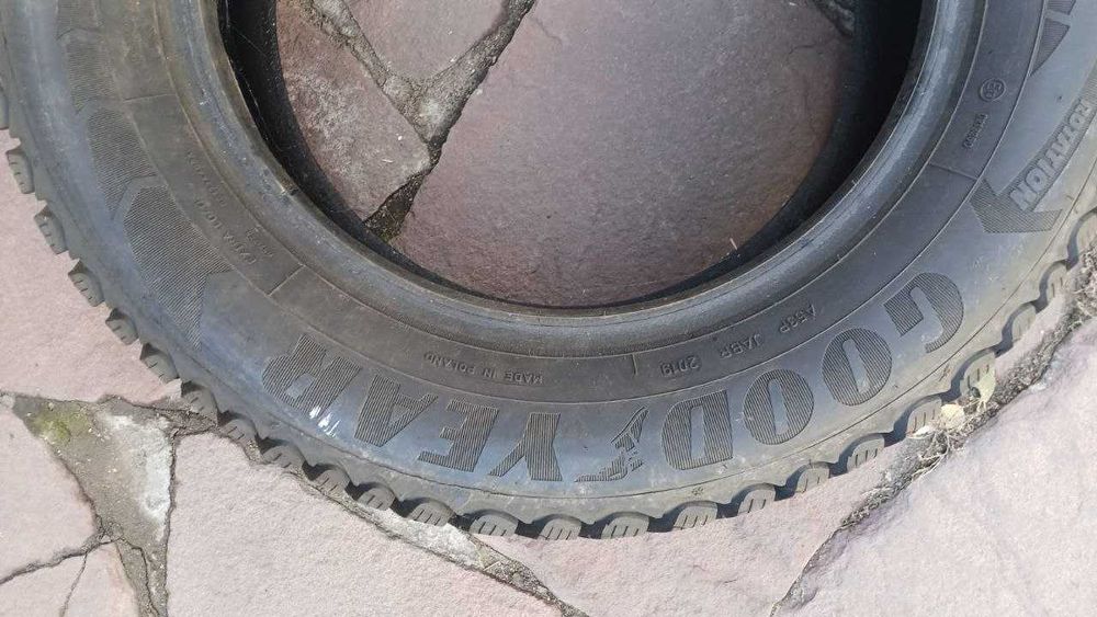 Зимние шины Goodyear Ultragrip