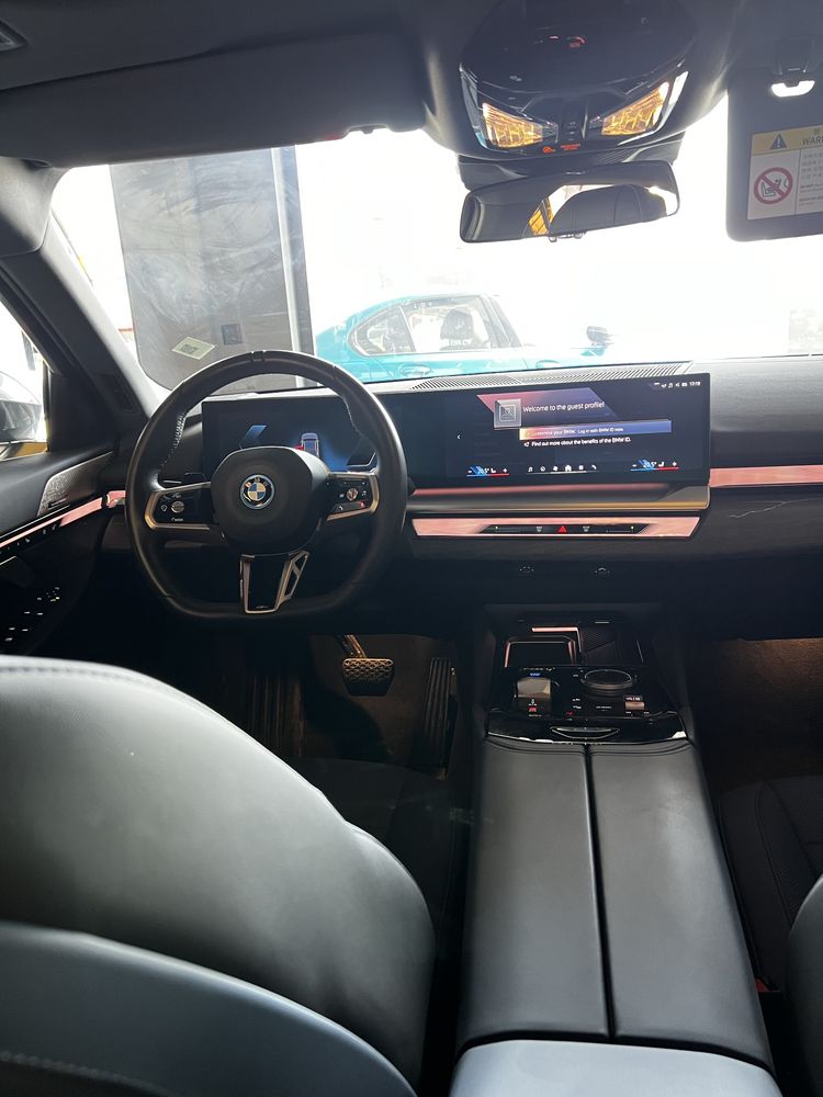 BMW i5 35 L srochniy sotiladi