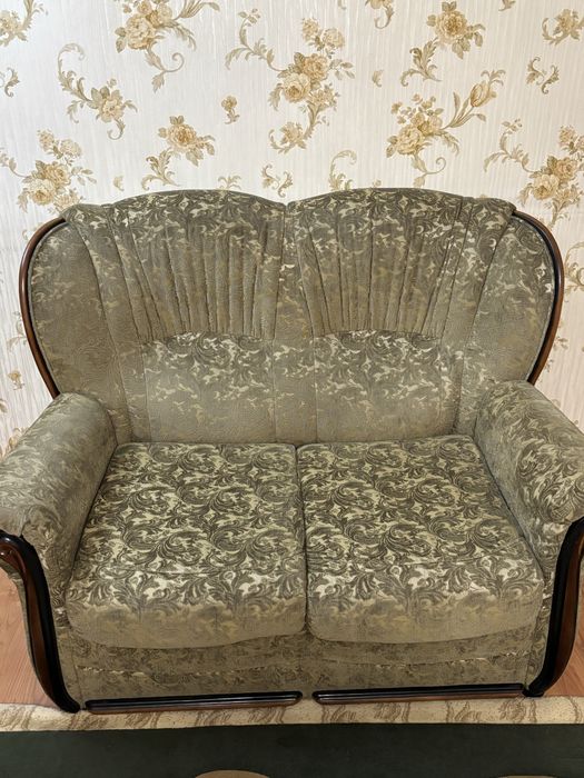 Продам расскалдной диван, два кресла