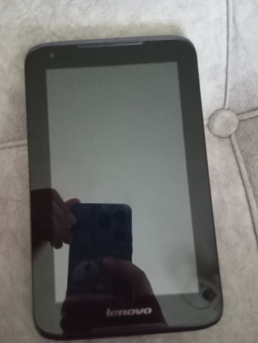 Продам на запчасти планшет леново