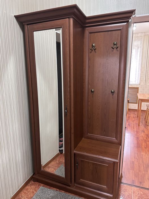 Отдам шкаф в прихожую