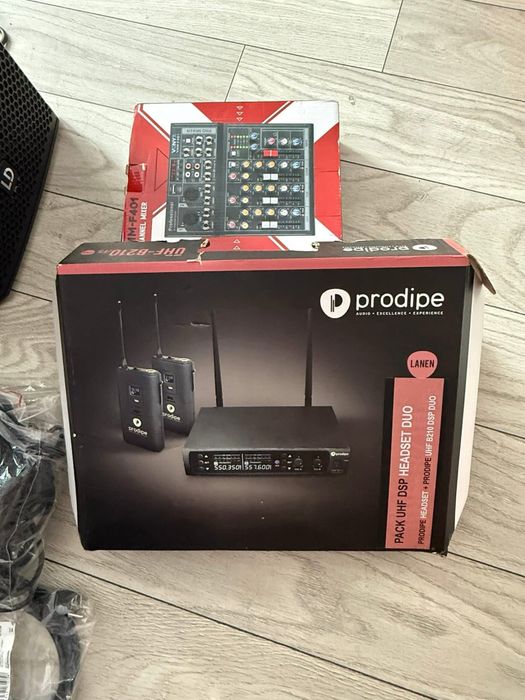 Vand boxa + mixer + lavaliere profesionale