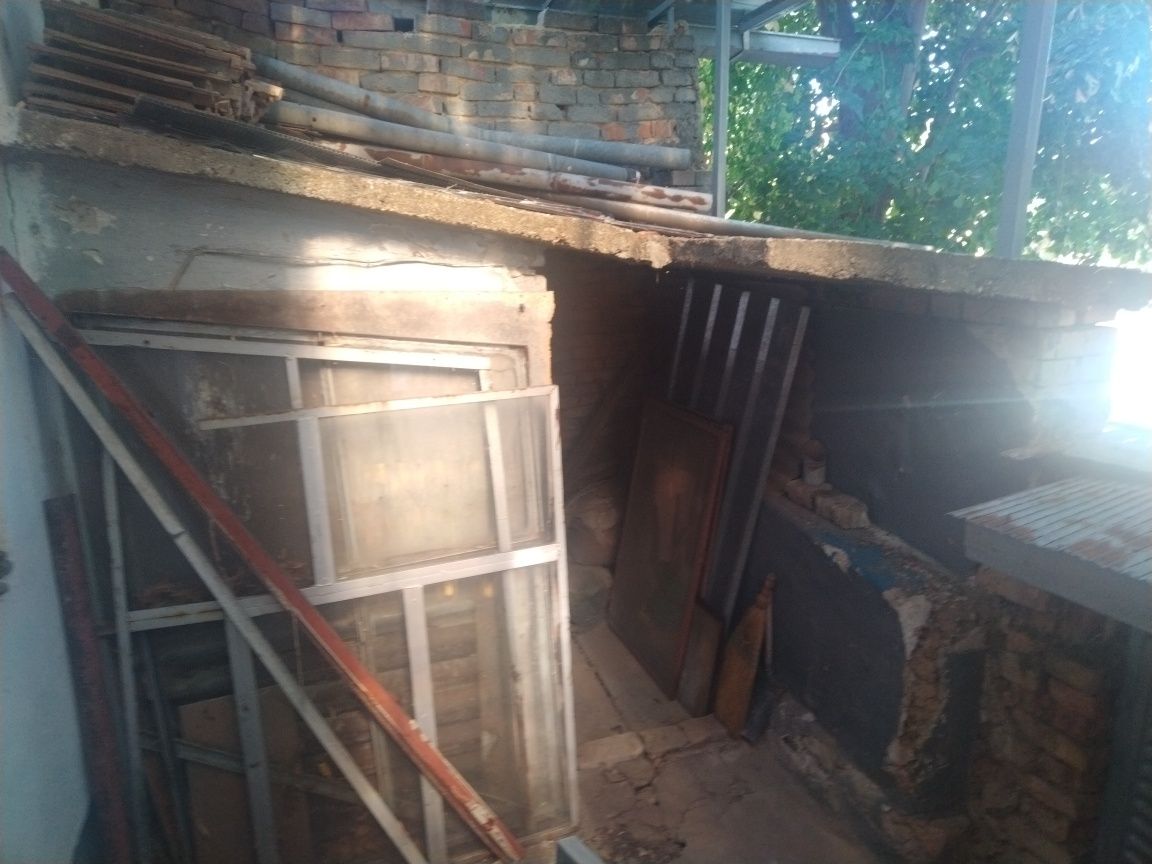 Продавам две къщи в един парцел  
Ото