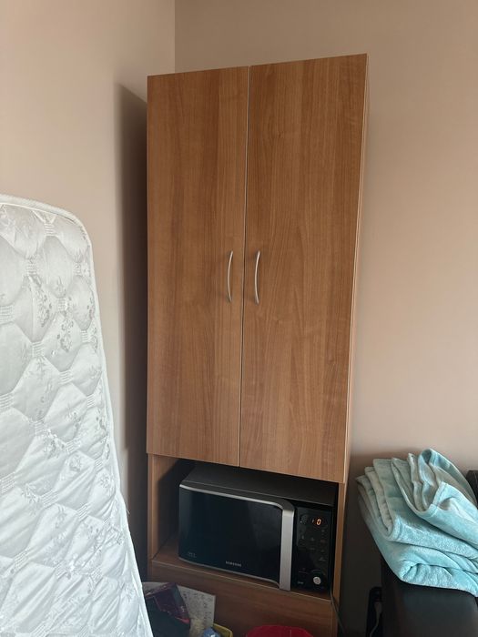 Шкаф с рафтове и ракла