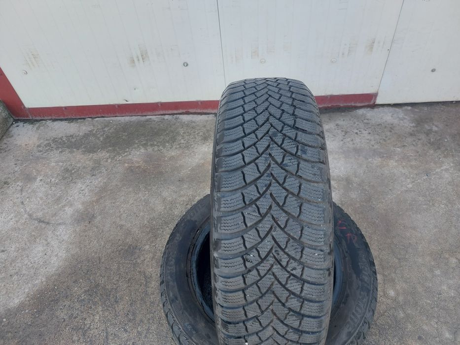 100 lei bucata! Doua anvelope M+S/IARNA 185 60 15 Bridgestone