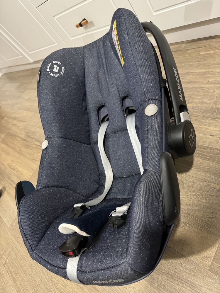 Vand scoica Maxi Cosi 2WayFix + Baza Izofix