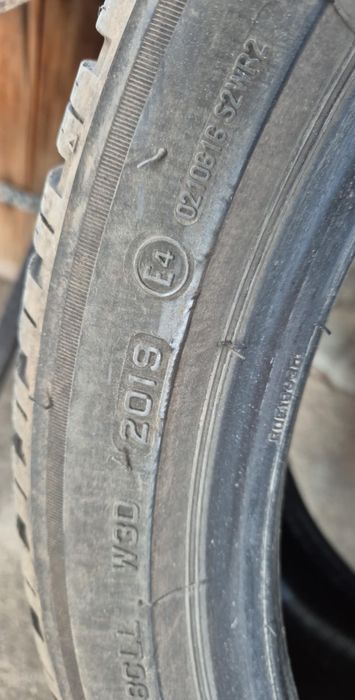235 40 18 Bridgestone зимни гуми 4 броя 7.5мм грайфер дот 2019
