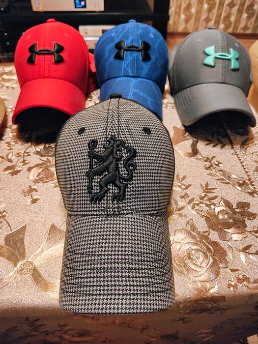 Почти нови шапки.Under Armour.Chelsea.