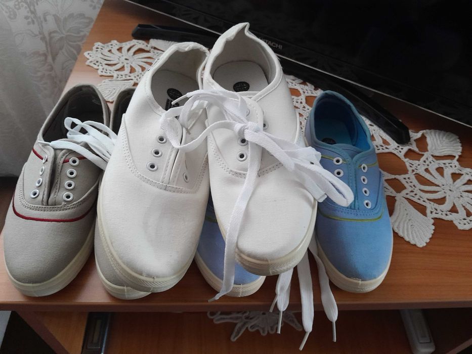 Teniși noi, unisex, 3 perechi, 3 culori - mărimi: 36 - 2 și 40 - 1