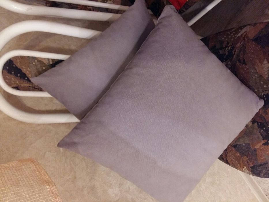 Декоративные подушки серого цвета