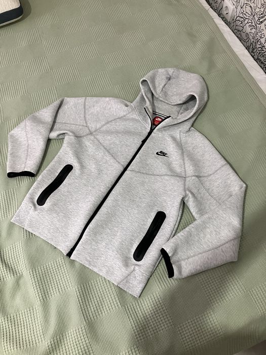 Продаеться Nike tech fleece