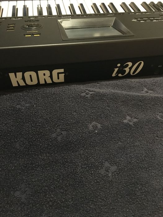 Професионален синтезатор Корг i30