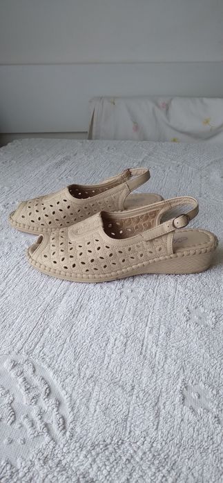 Sandale mărimea 37