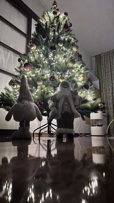 Продам елку с гирляндами и игрушками