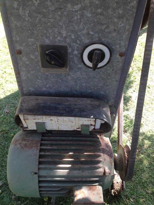 Machina electrica cu motor trifazat pentru porumb