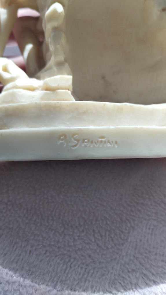 Статуя на Исус и Мария