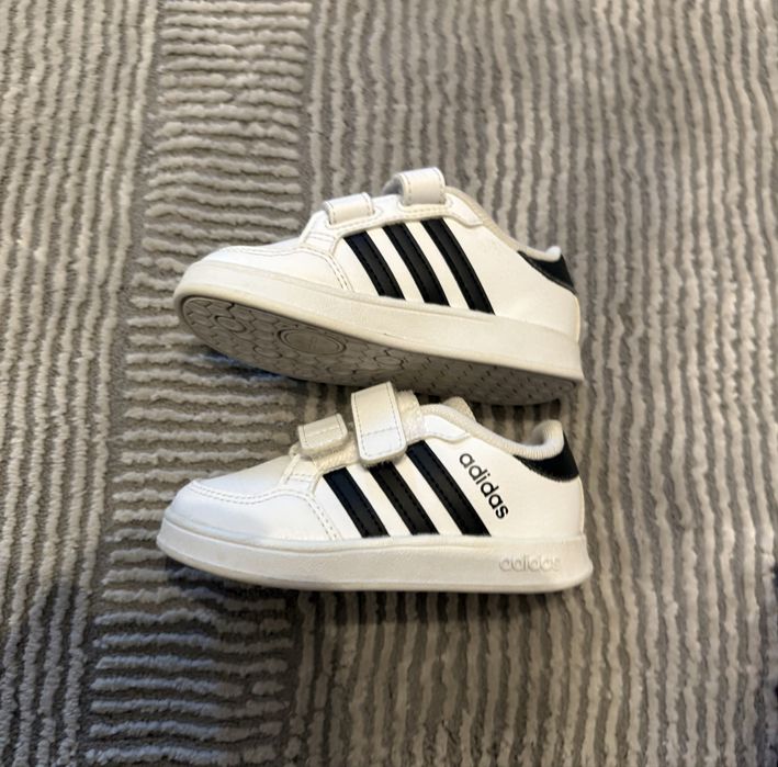 Детски маратонки и боти adidas