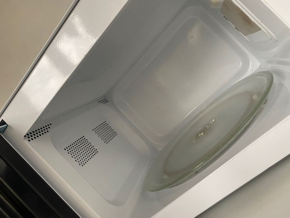 Vând cuptor cu microunde!