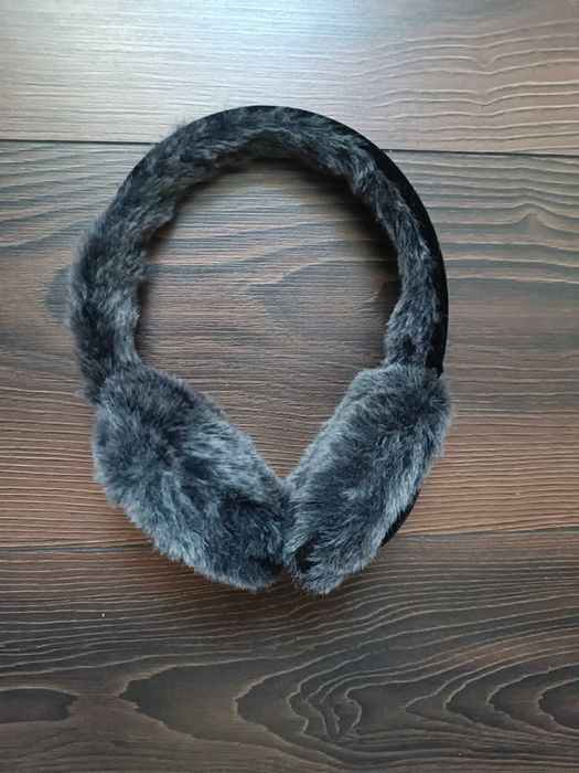 Vând căști cu blăniță cu bluetooth inclus