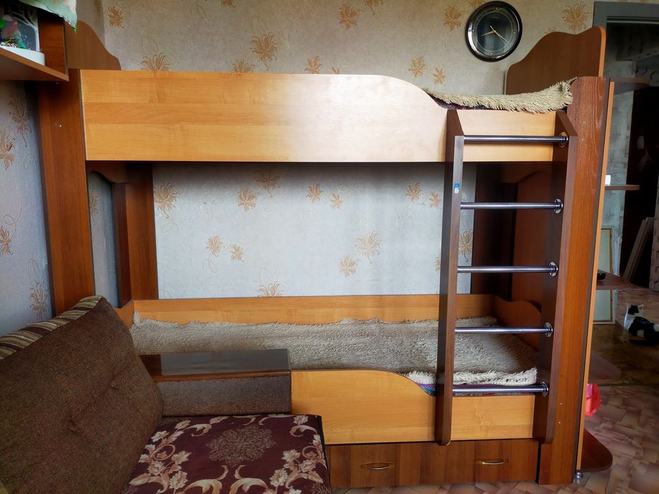 Двухъярусная кровать