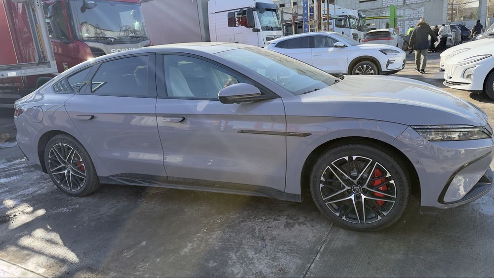 Naht va nasiya savdo BYD HAN 2025 kuzov 2025 yil 701 zapas hod