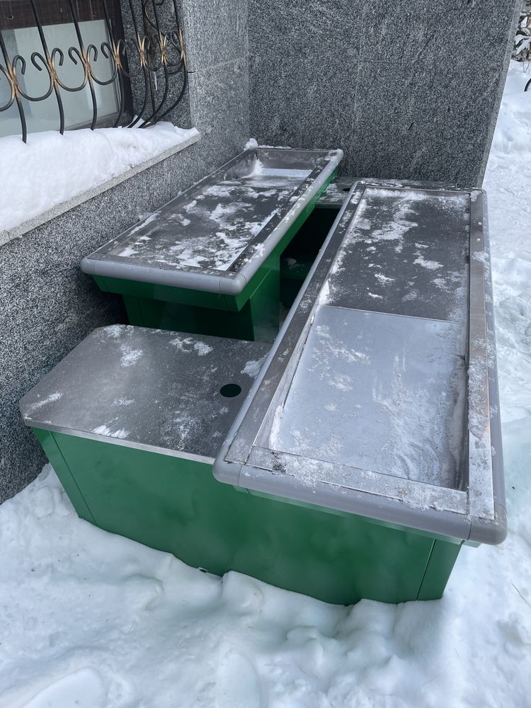 Продается кассовая стол в отличным состояний