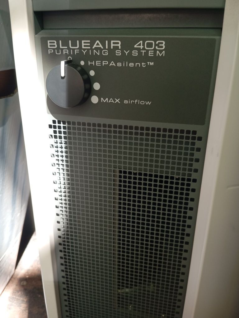 Пречиствател на въздух Blueair 403