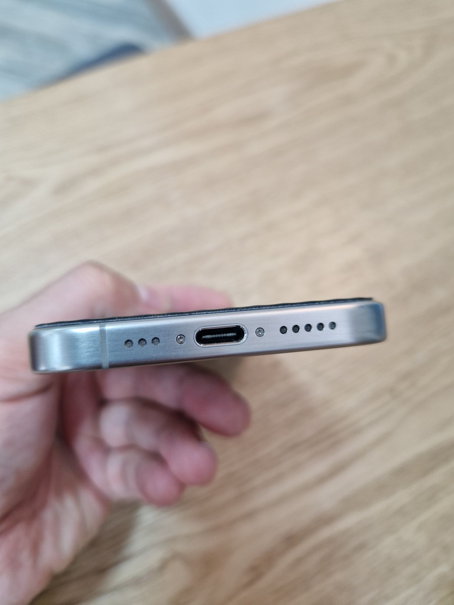 Продам iphone 15 pro 256