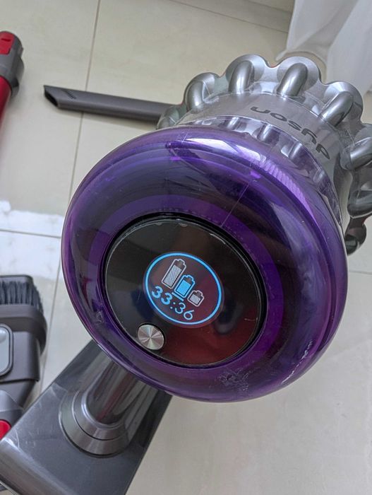 Dyson V10 aspirator si Dyson Outsize