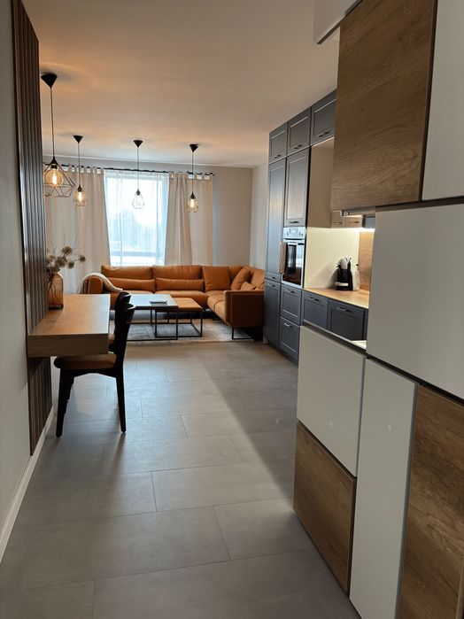 Дава се под наем Тристаен апартамент в Пловдив, Христо Смирненски - 120 кв.м за 999 € - Снимка #1