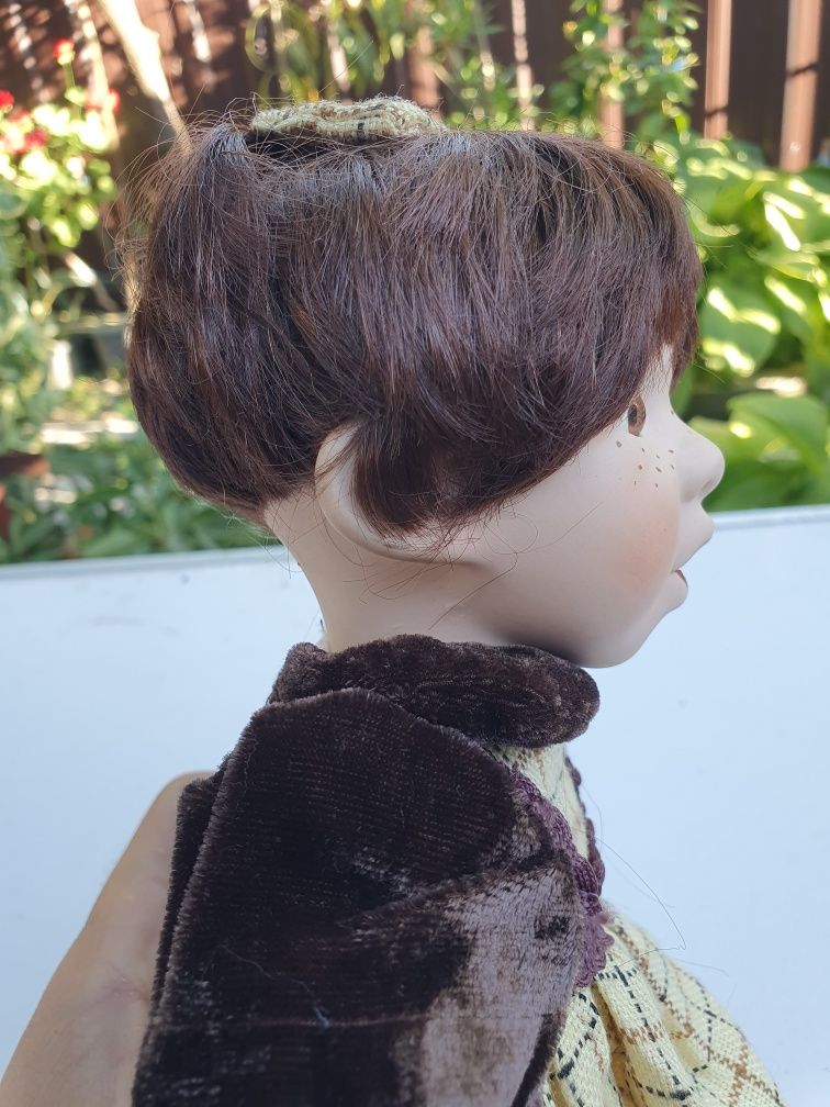 Papusa portelan vintage expresiva 34 cm