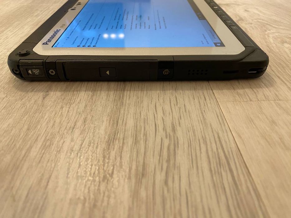 Tableta Panasonic Toughbook CF-20. Procesor i5, 8GB RAM, 256GB SSD M2
