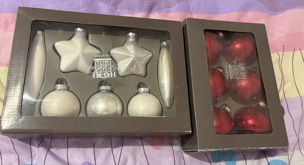 стъклени играчки за елха. Общо са 13бр.