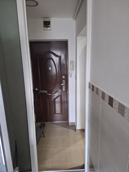 Închiriez garsoniera