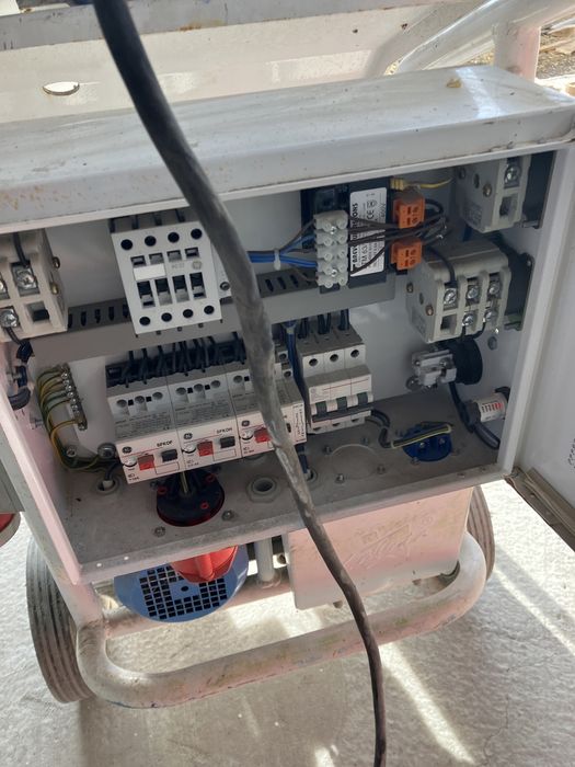 Masina tencuit kaleta