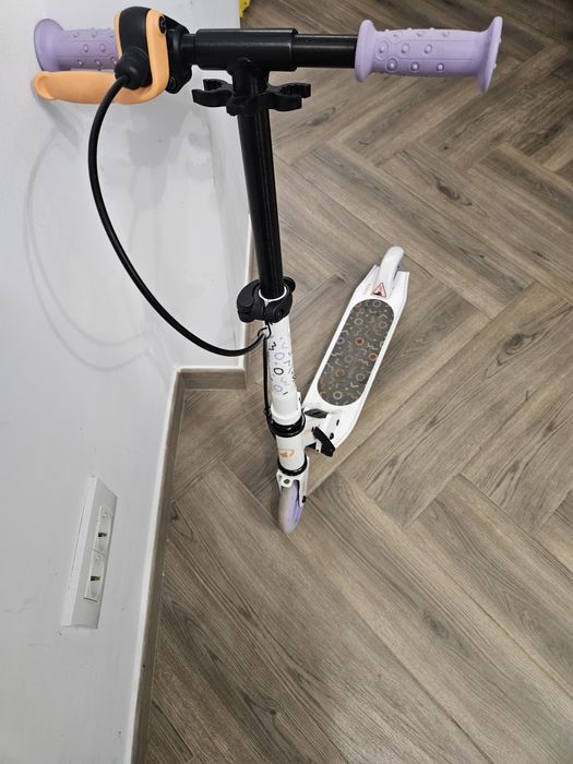 Trotinetă cu frână Play 5 Alb-Mov