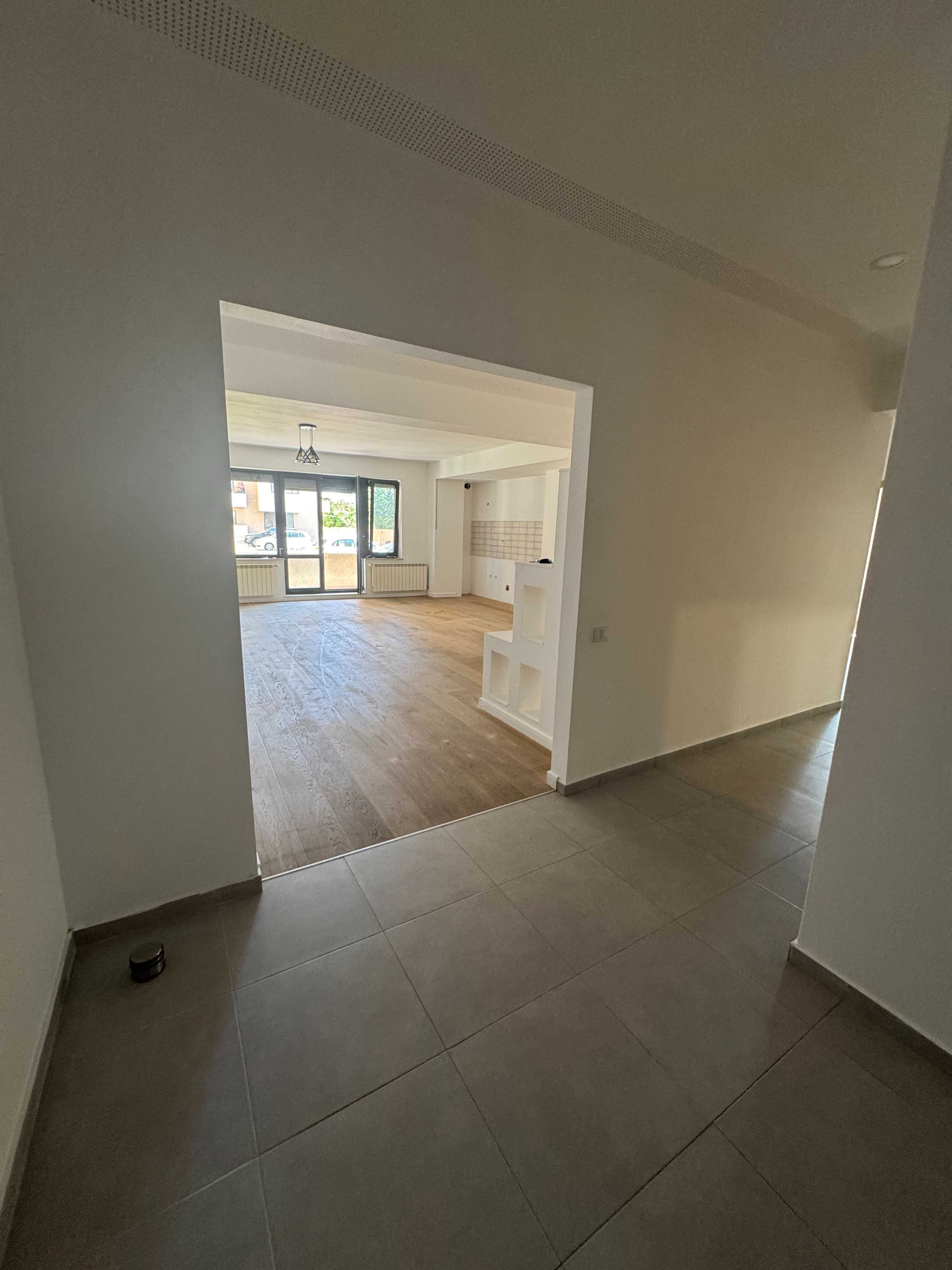 Apartament 4 camere de vanzare