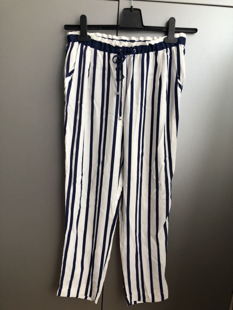 Pantaloni in dungi Zara