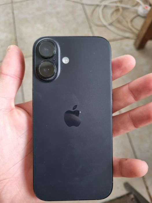 Vând iphone 16 Impecabil