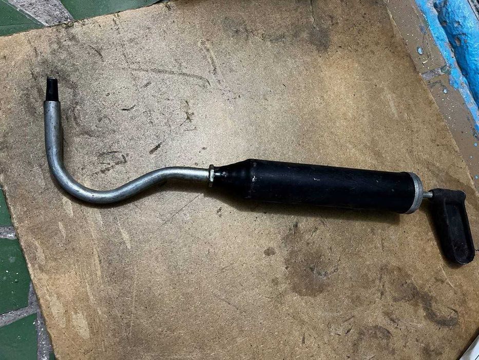 Продам шприц для смазки (маслёнка, ручной насос для солидола)