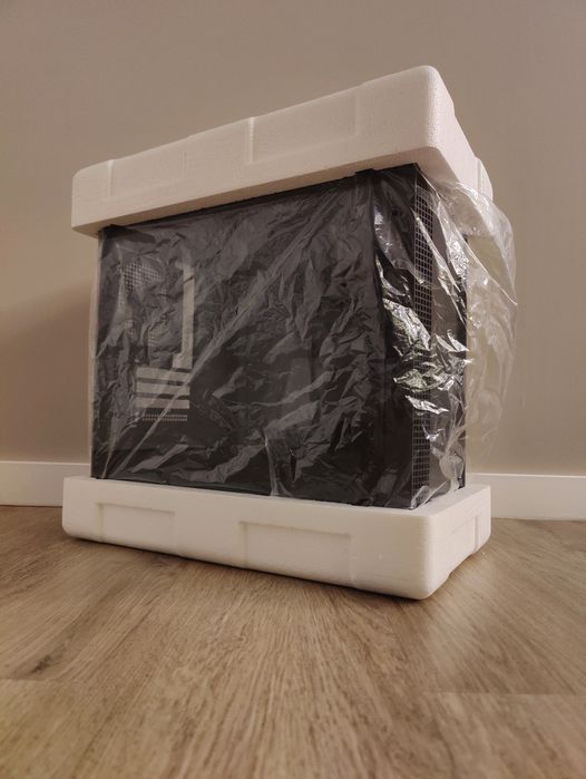 Vând carcasă PC Deepcool cc360 desigilată