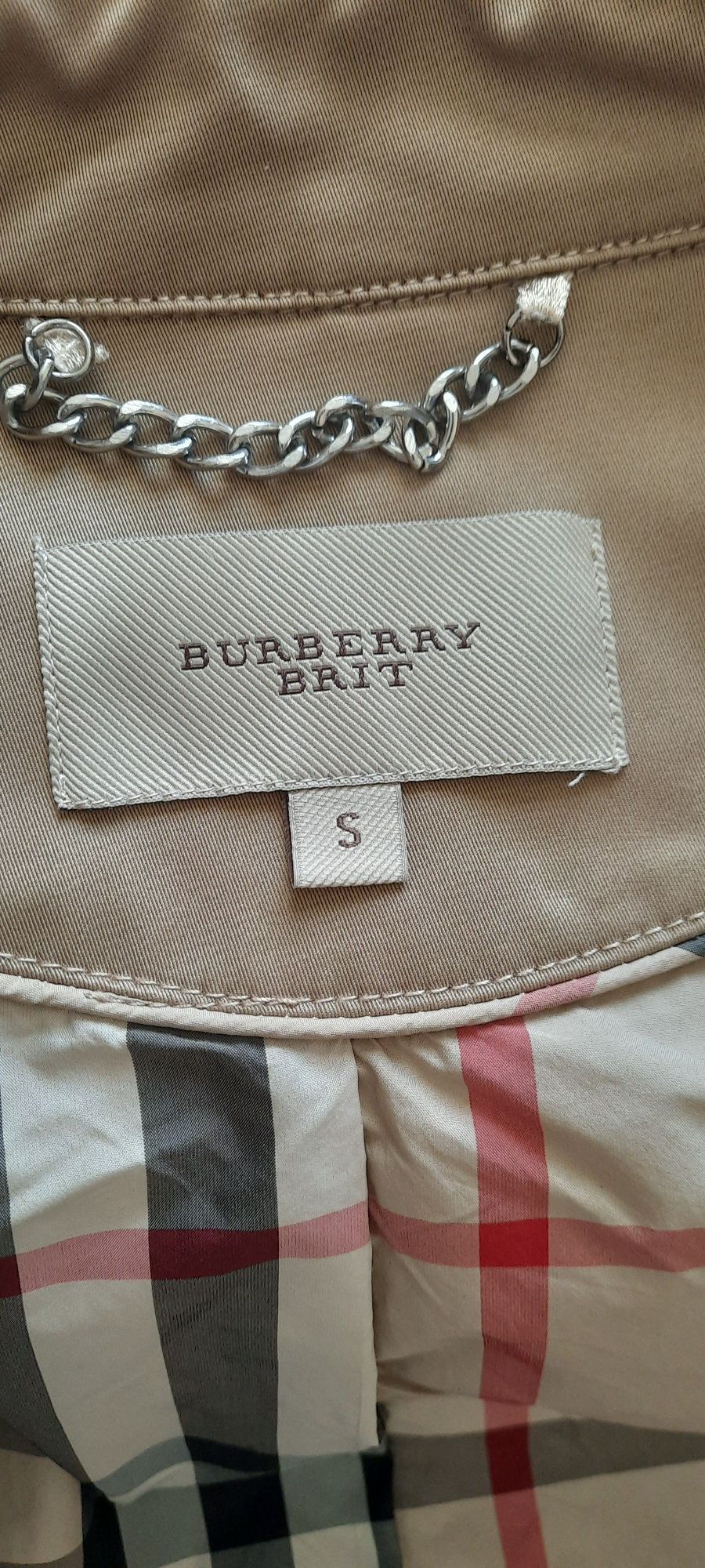 Плащ от фирмы BURBERRY BRIT.