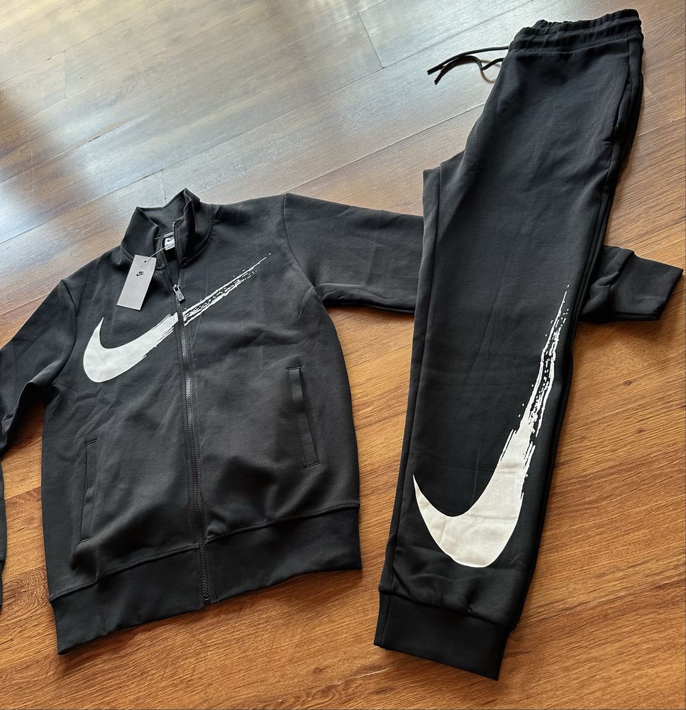 Мъжки,памучен,черен екип Nike с голяма отметка