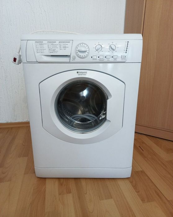 стиральная машина Ariston ARSL 100