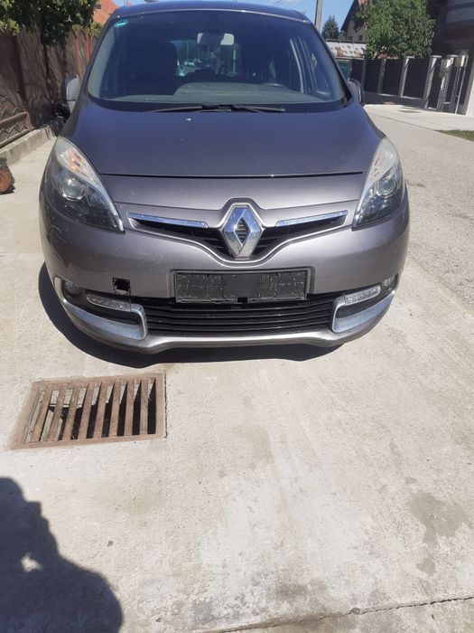 Dezmembrez Renault Grand Scenic
